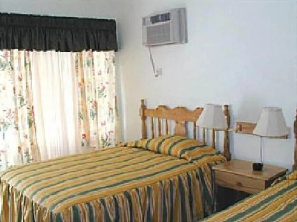 נגריל Bar-B-Barn Beach Hotel ג'מייקה