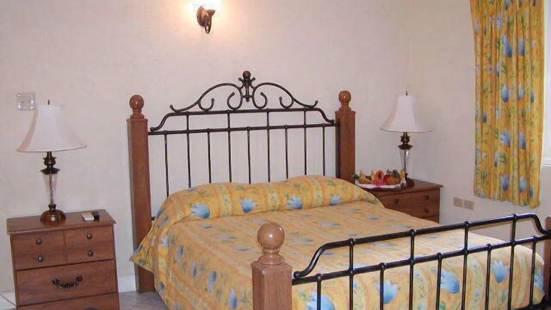 נגריל Bar-B-Barn Beach Hotel