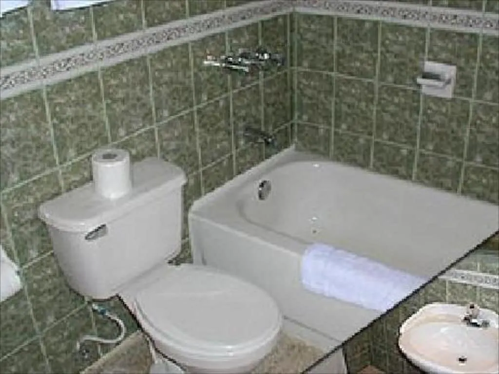נגריל Bar-B-Barn Beach Hotel