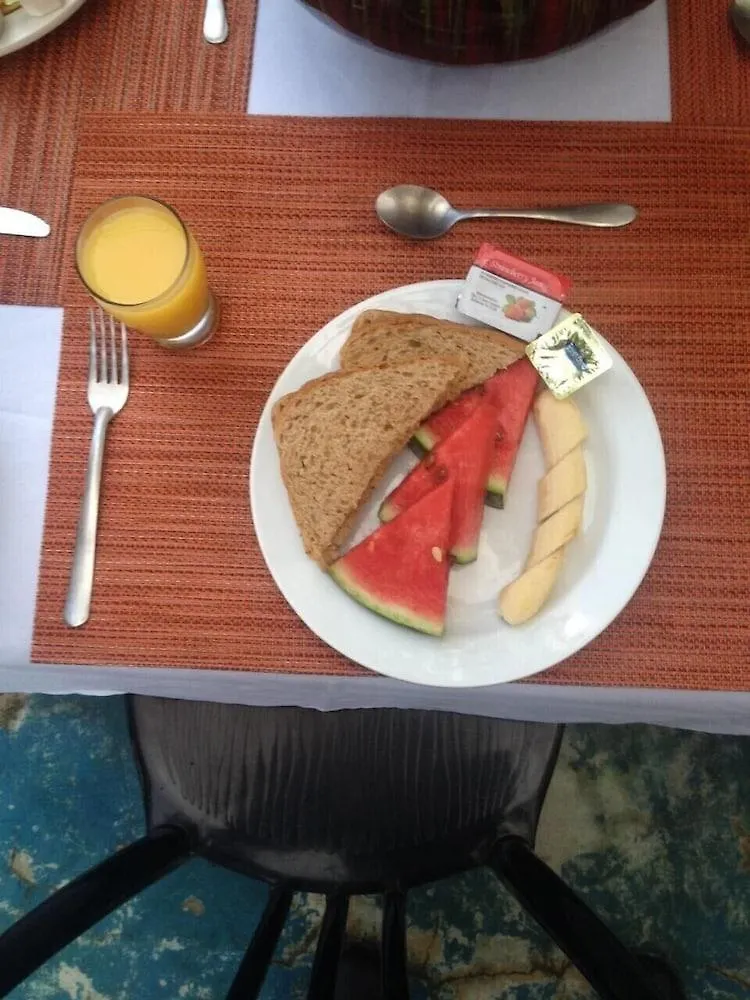 **  נגריל Bar-B-Barn Beach Hotel ג'מייקה
