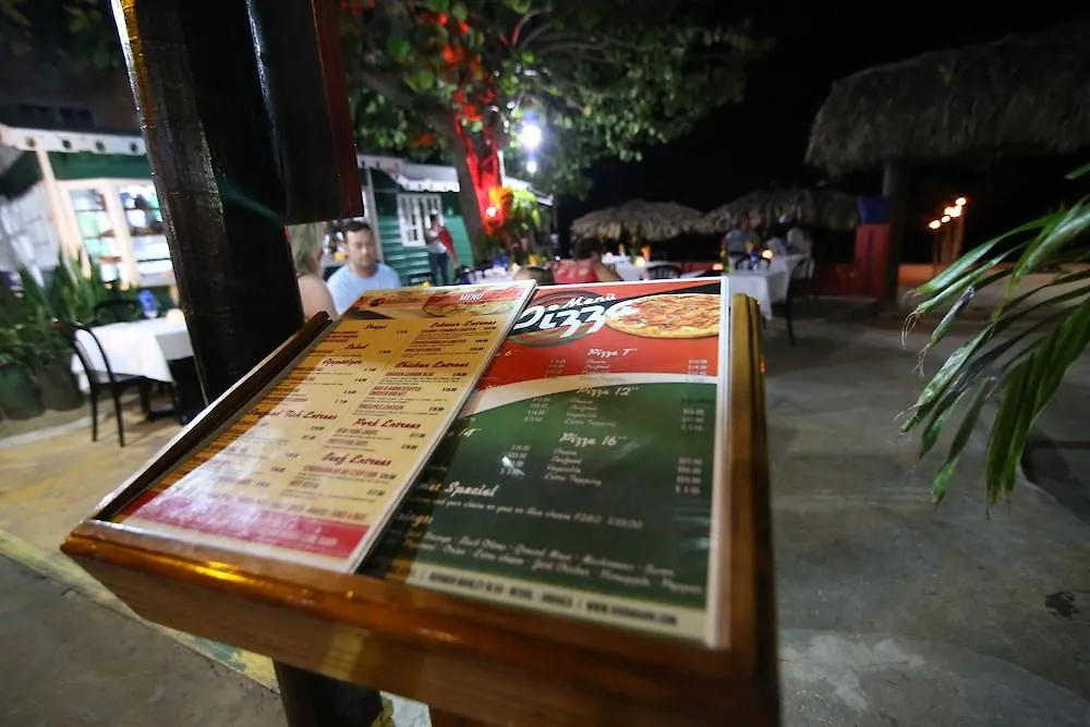 נגריל Bar-B-Barn Beach Hotel