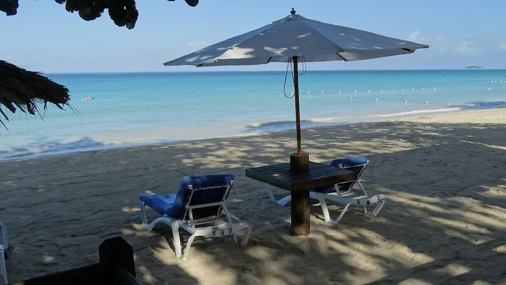 נגריל Bar-B-Barn Beach Hotel