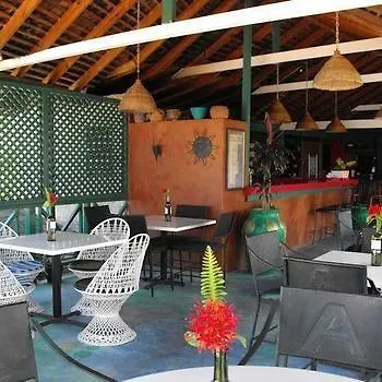 נגריל Bar-B-Barn Beach Hotel ג'מייקה
