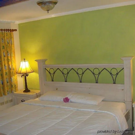 נגריל Bar-B-Barn Beach Hotel