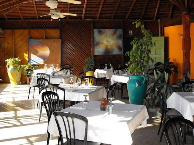 נגריל Bar-B-Barn Beach Hotel