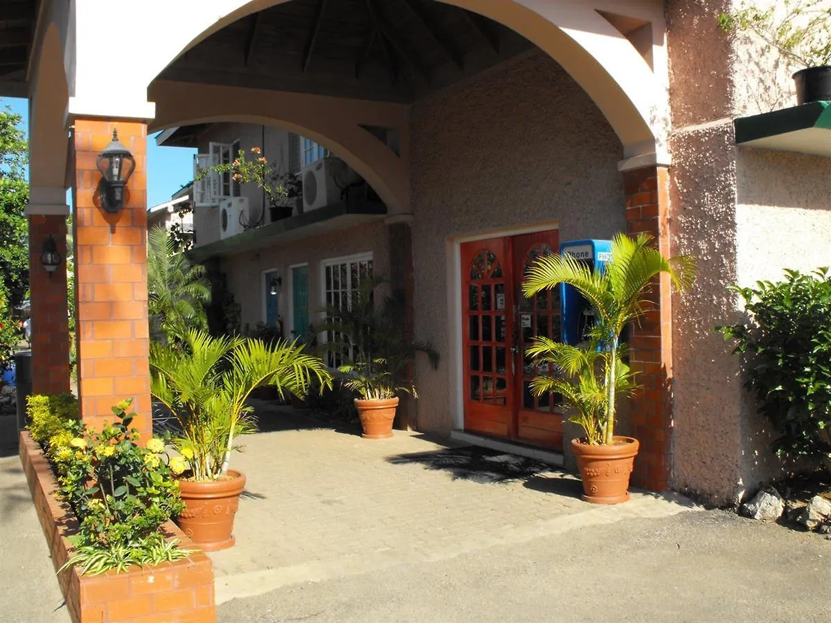 נגריל Bar-B-Barn Beach Hotel