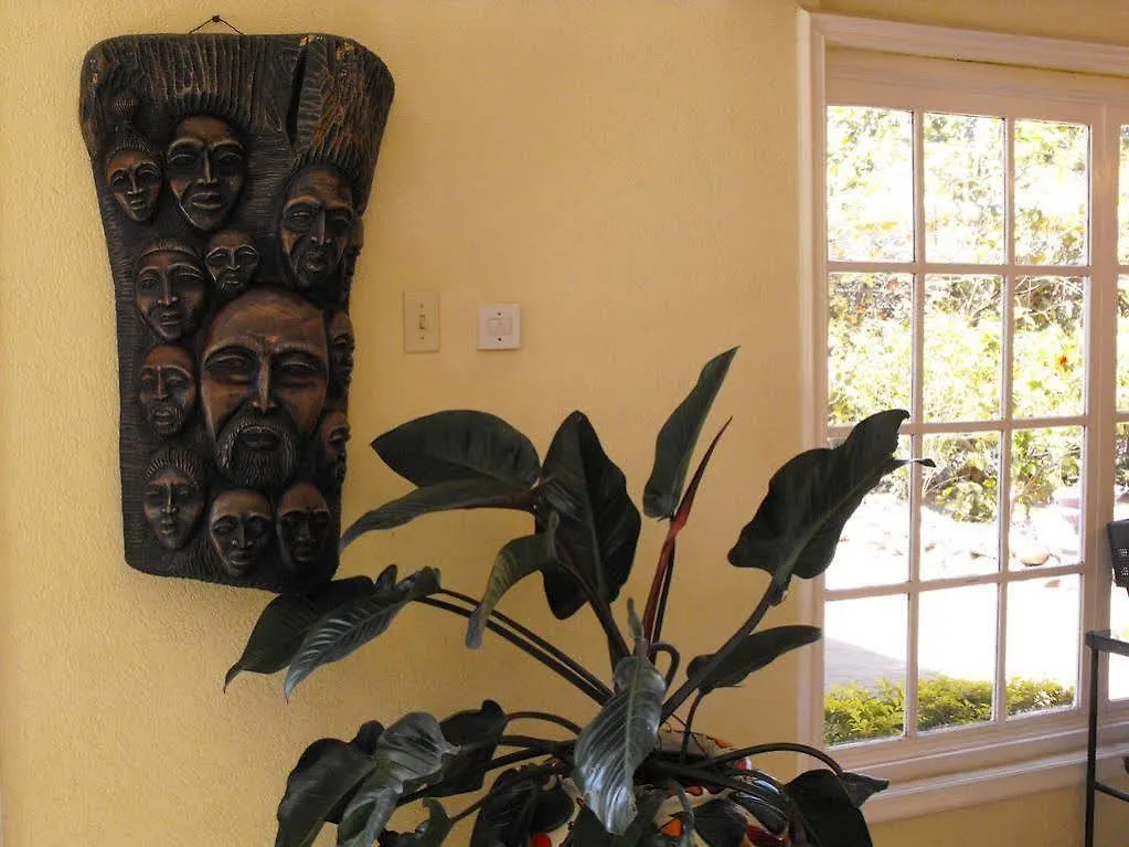 נגריל Bar-B-Barn Beach Hotel