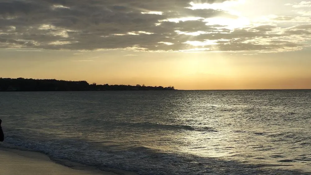 **  Bar-B-Barn Beach Hotel Negril Jamaica