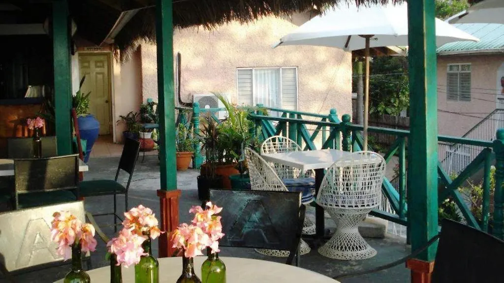 Bar-B-Barn Beach Hotel Negril